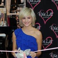 Pixie Lott cuts the ribbon and unveils her Autumn Winter range | Picture 87545